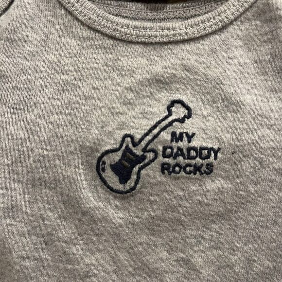 Carter’s “My Daddy Rocks” Gray & Navy Blue Guitar One-Piece for Newborn Baby - Picture 3 of 4